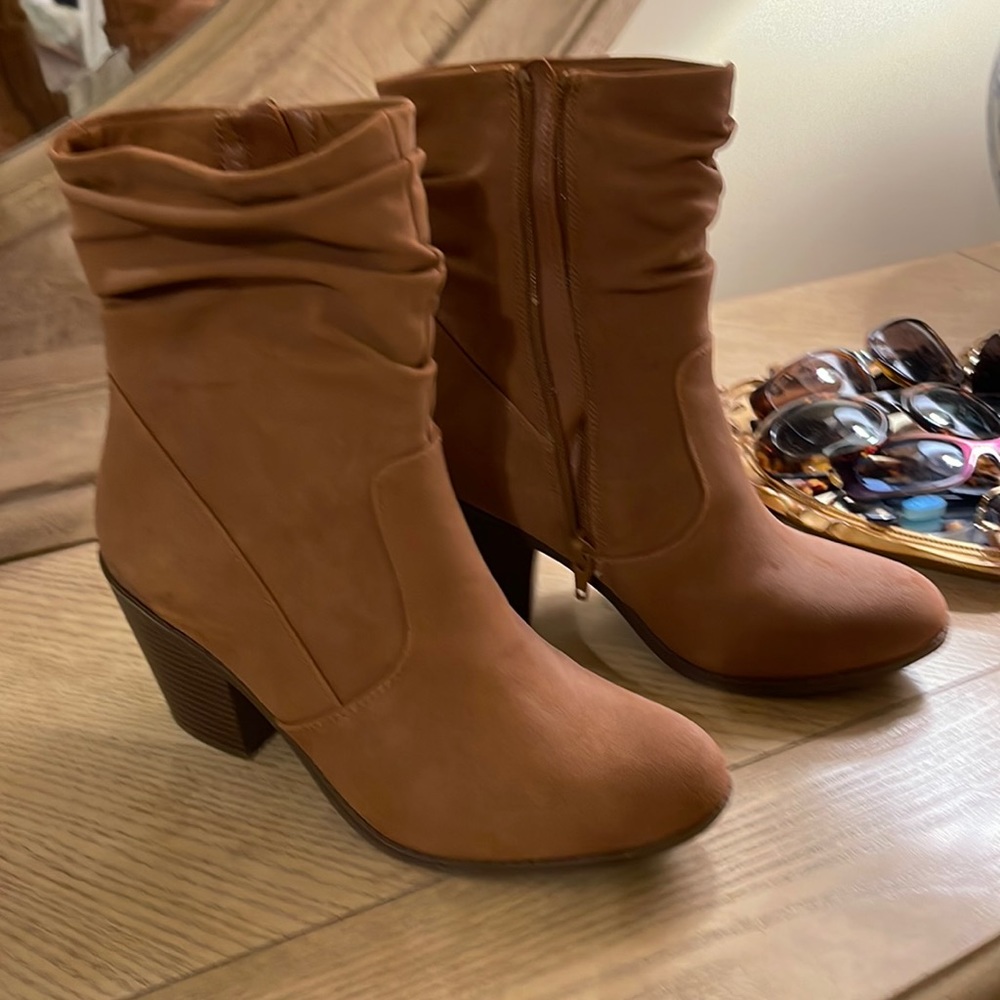 Kim Rogers boots 🥾. Beautiful Cognac color. Never worn.